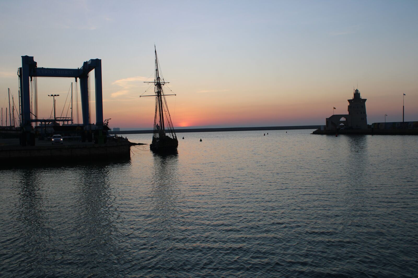 Canon EOS 2000D (EOS Rebel T7 / EOS Kiss X90 / EOS 1500D) sample photo. The port of santa photography