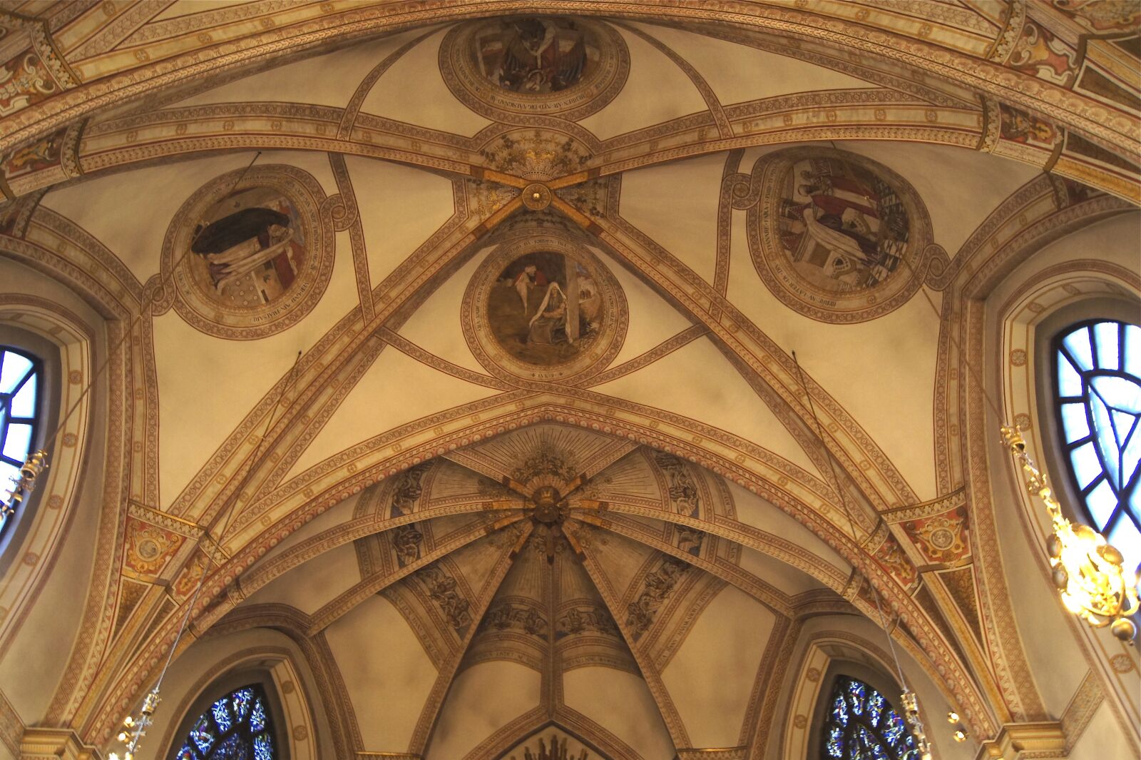 Sony SLT-A33 sample photo. Church, ceiling, ornament photography