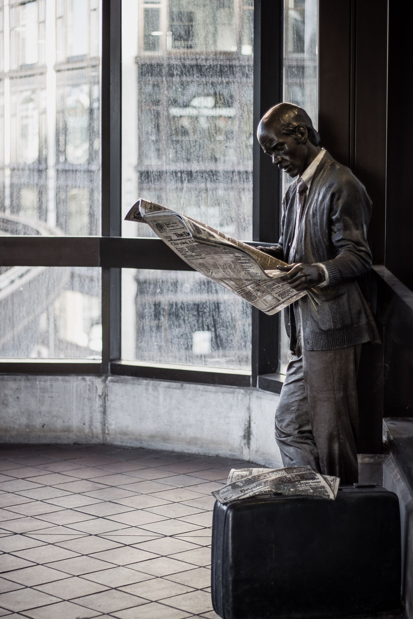 Canon EF 50mm F1.8 STM sample photo. Statue, public art, newspaper photography