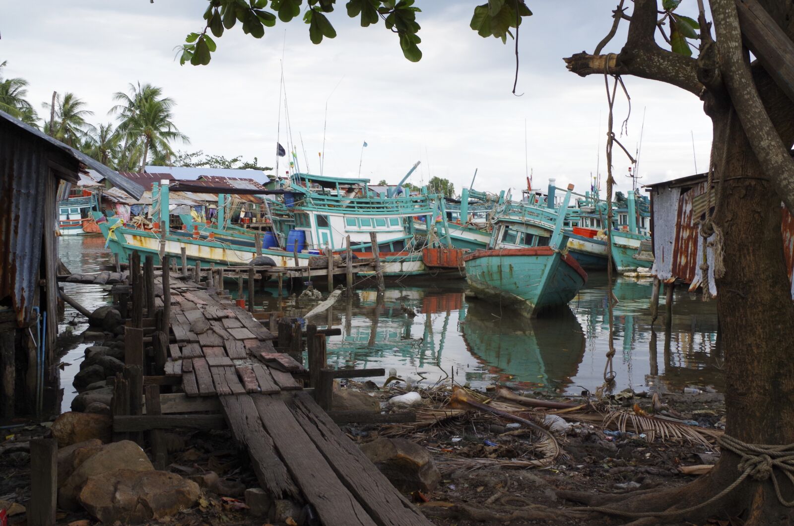 Pentax K-30 sample photo. Cambodia, fishing, fishing boats photography