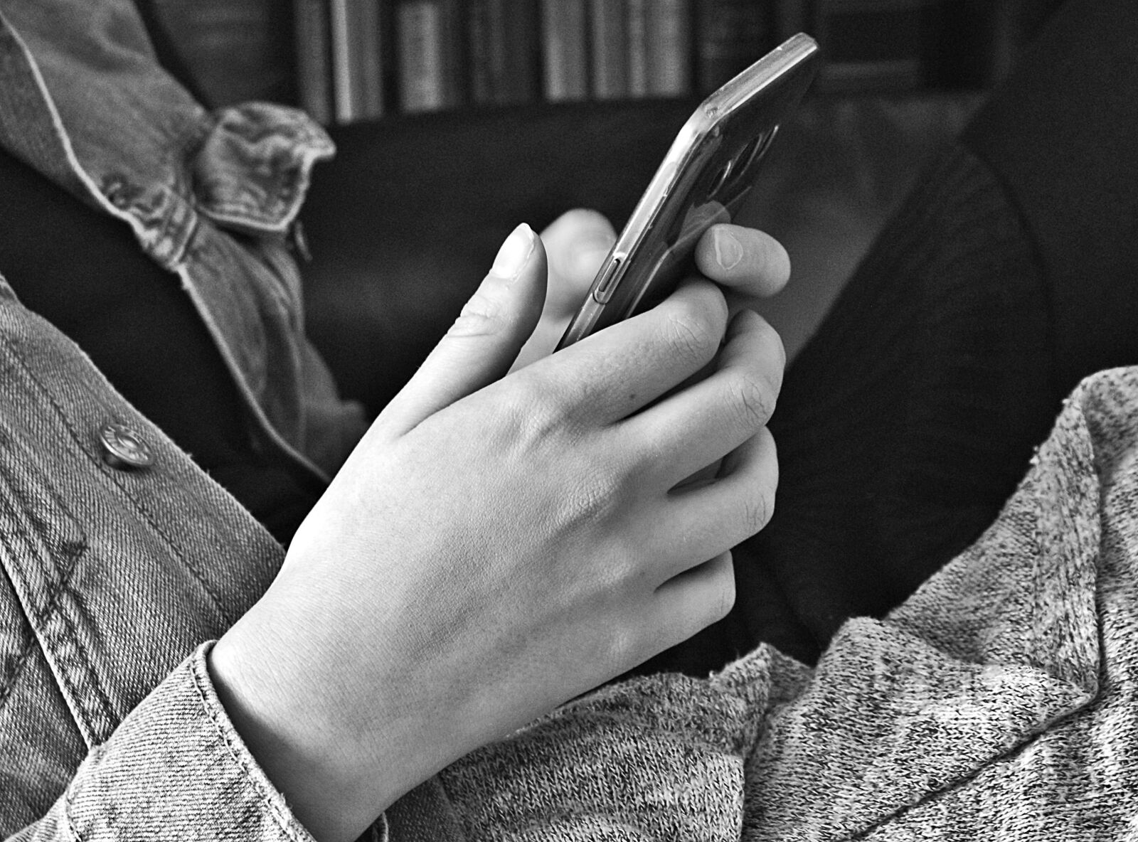 Sony Alpha DSLR-A350 sample photo. Telephone, contact, black white photography