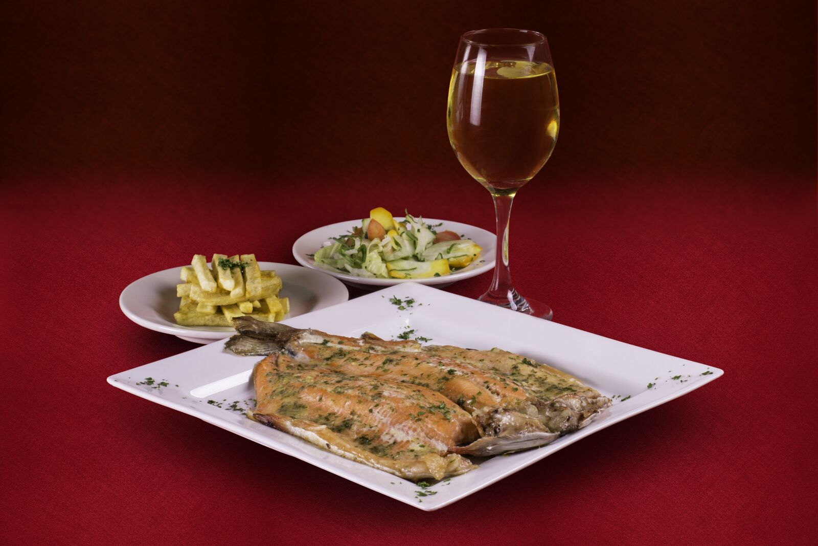 Canon EOS 1100D (EOS Rebel T3 / EOS Kiss X50) sample photo. Salmon, dinner, wine photography