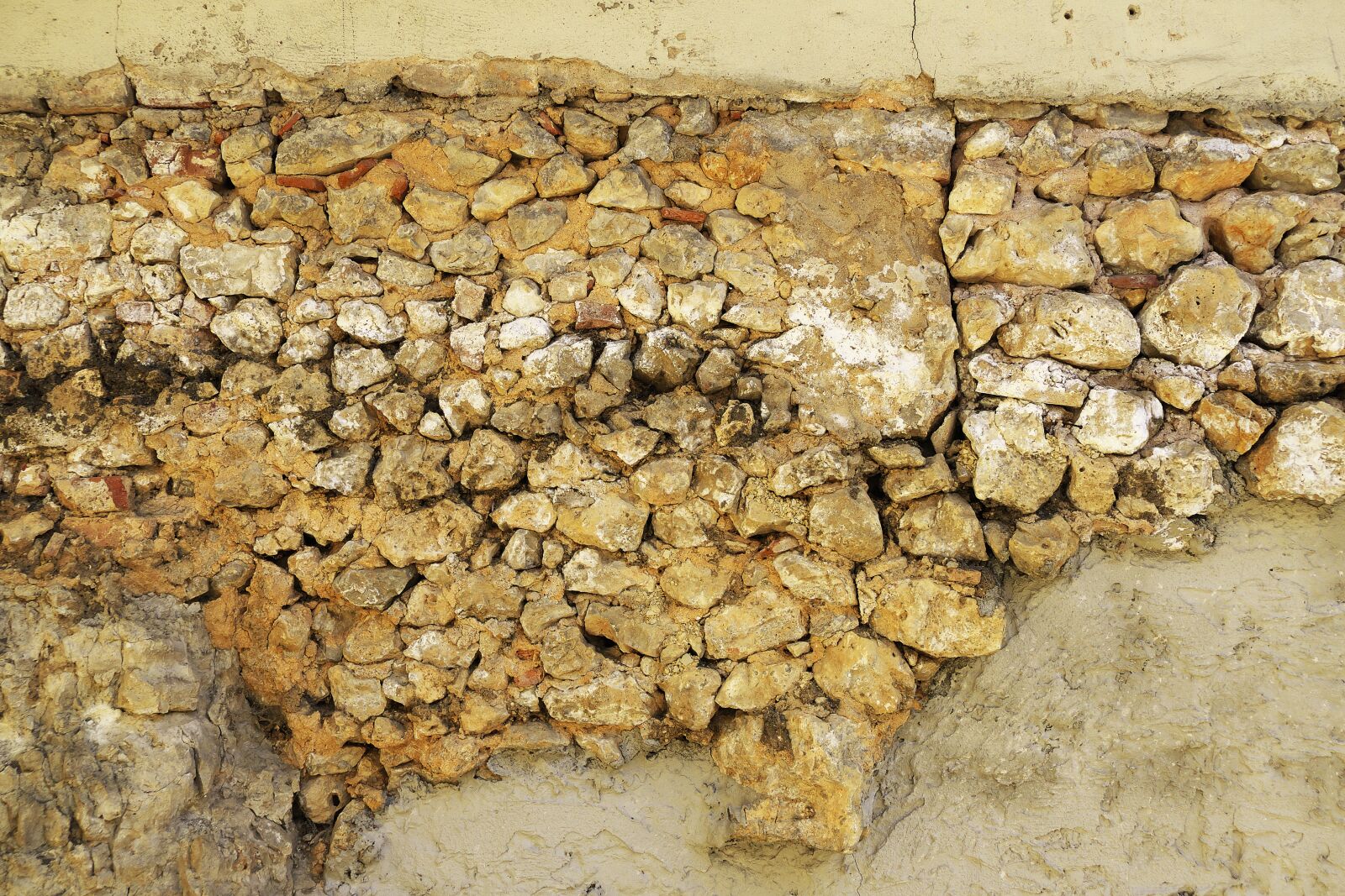 Panasonic Lumix DMC-FZ1000 sample photo. Stone wall, plastered, weathered photography