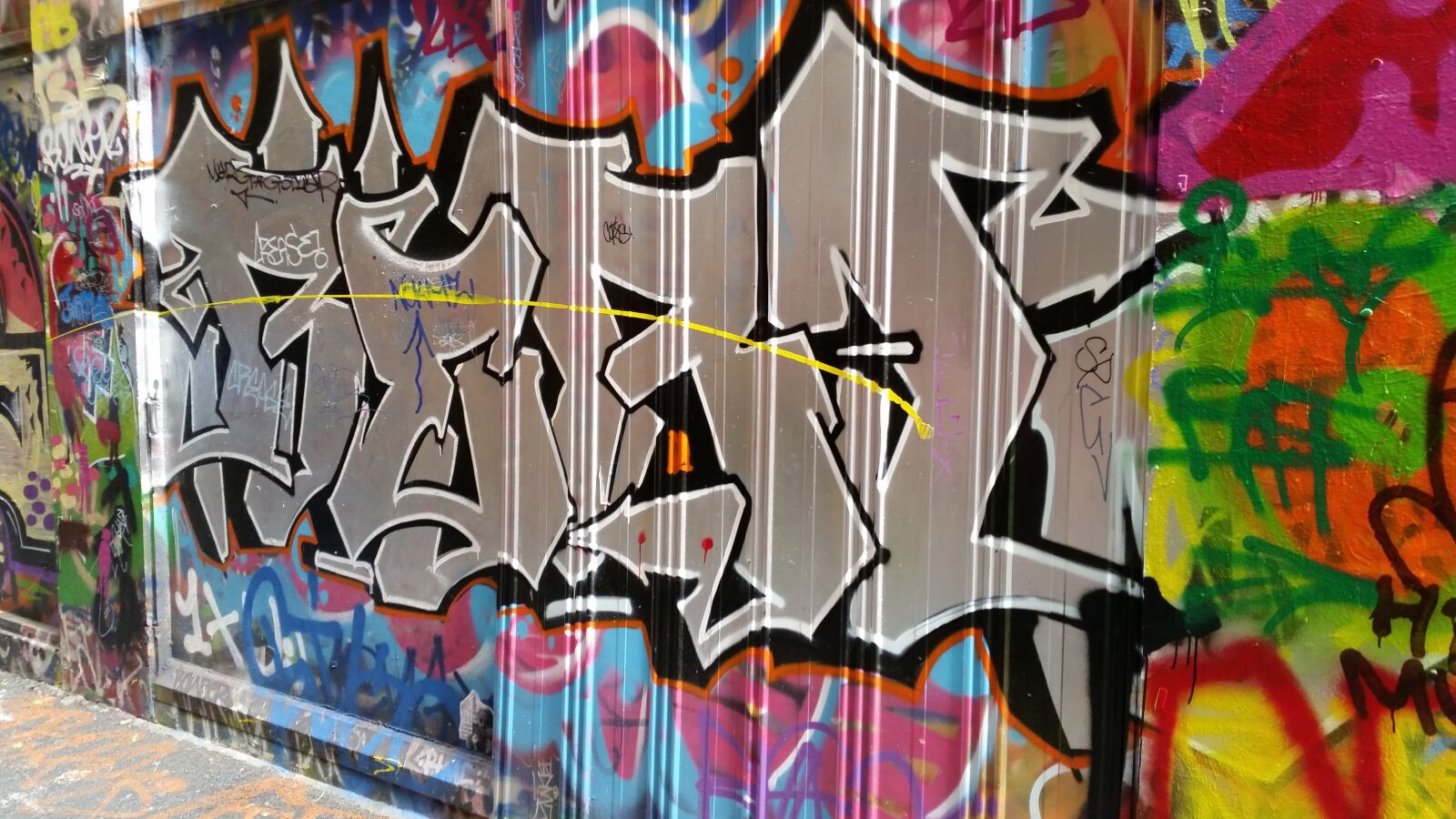 Samsung Galaxy S5 sample photo. Graffiti, laneway, street art photography