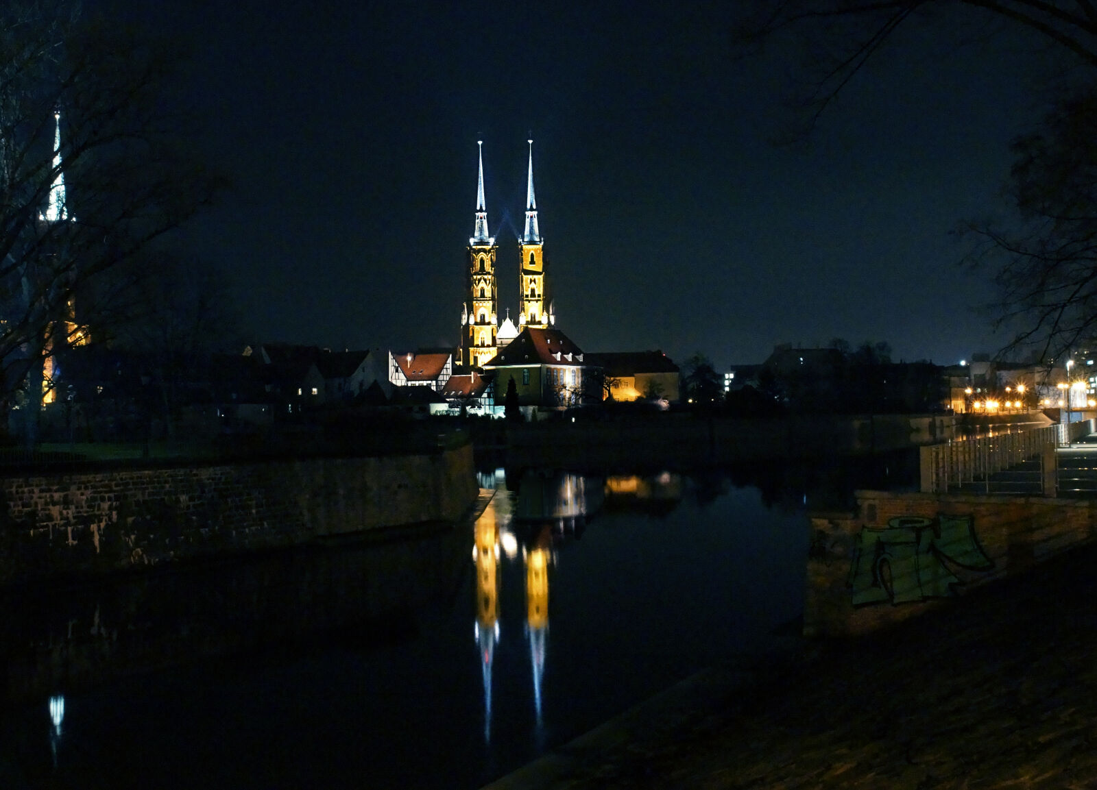 Sony SLT-A65 (SLT-A65V) + Sony DT 18-200mm F3.5-6.3 sample photo. Cathedral, night, odra, reflections photography