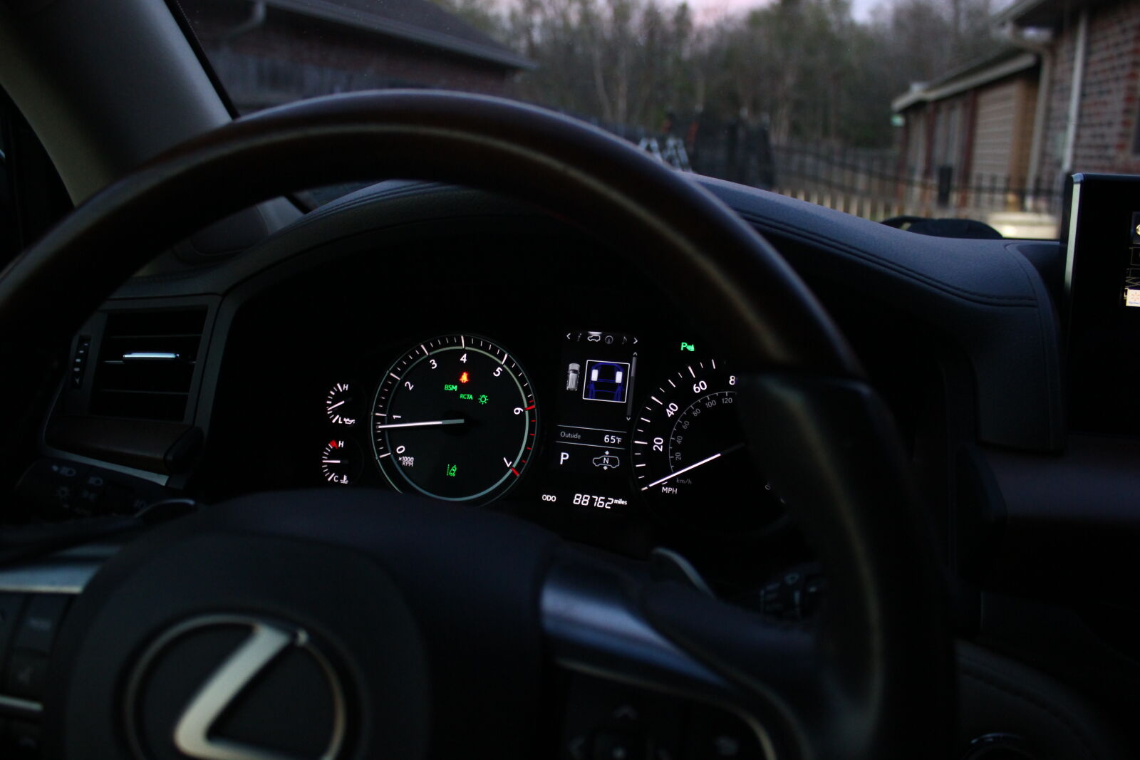Canon EOS 550D (EOS Rebel T2i / EOS Kiss X4) sample photo. Lexus lx570 2016 dashboard photography