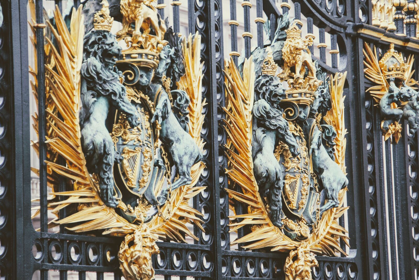 Canon EOS 60D sample photo. London, buckingham palace, detail photography