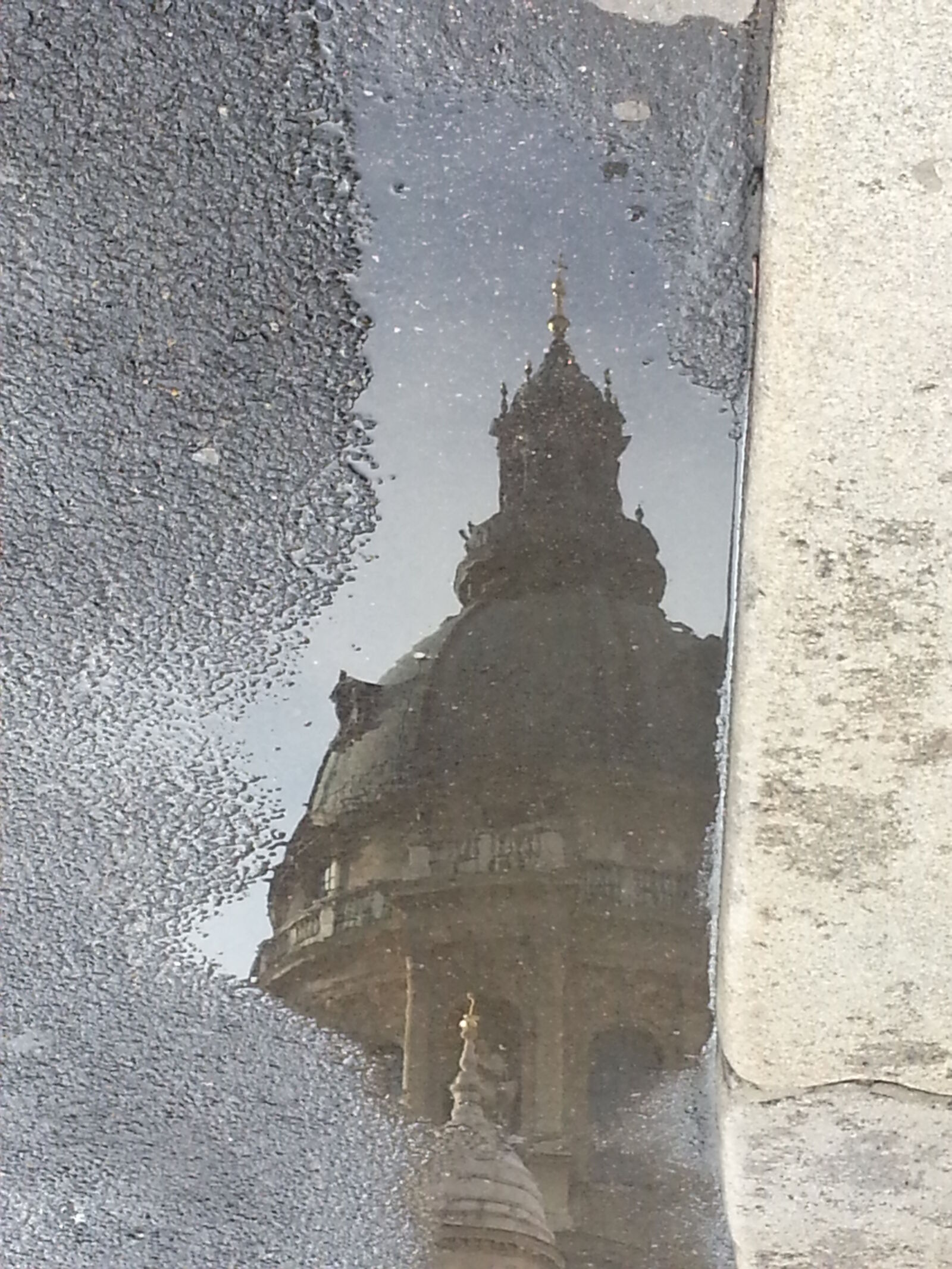 Samsung Galaxy S3 sample photo. Budapest, city, reflection, roadside photography