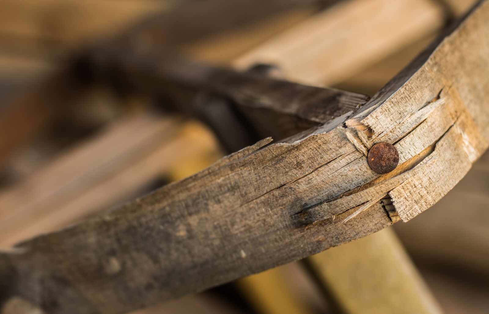 Canon EOS 700D (EOS Rebel T5i / EOS Kiss X7i) + Canon EF 50mm F1.8 STM sample photo. Wood, nail, splinter photography
