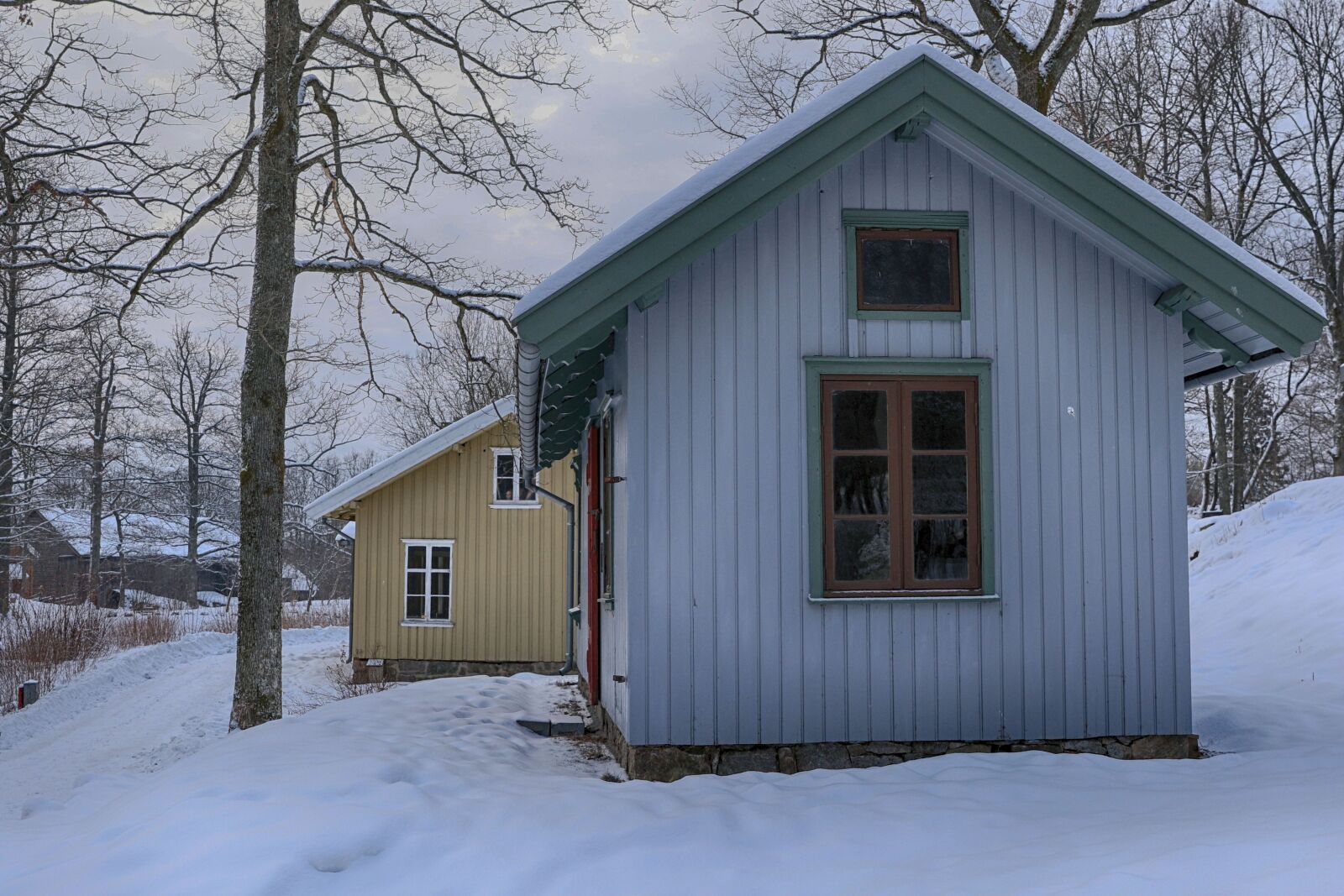 Canon EF 24-70mm F2.8L II USM sample photo. Old house, buildings, outdoor photography