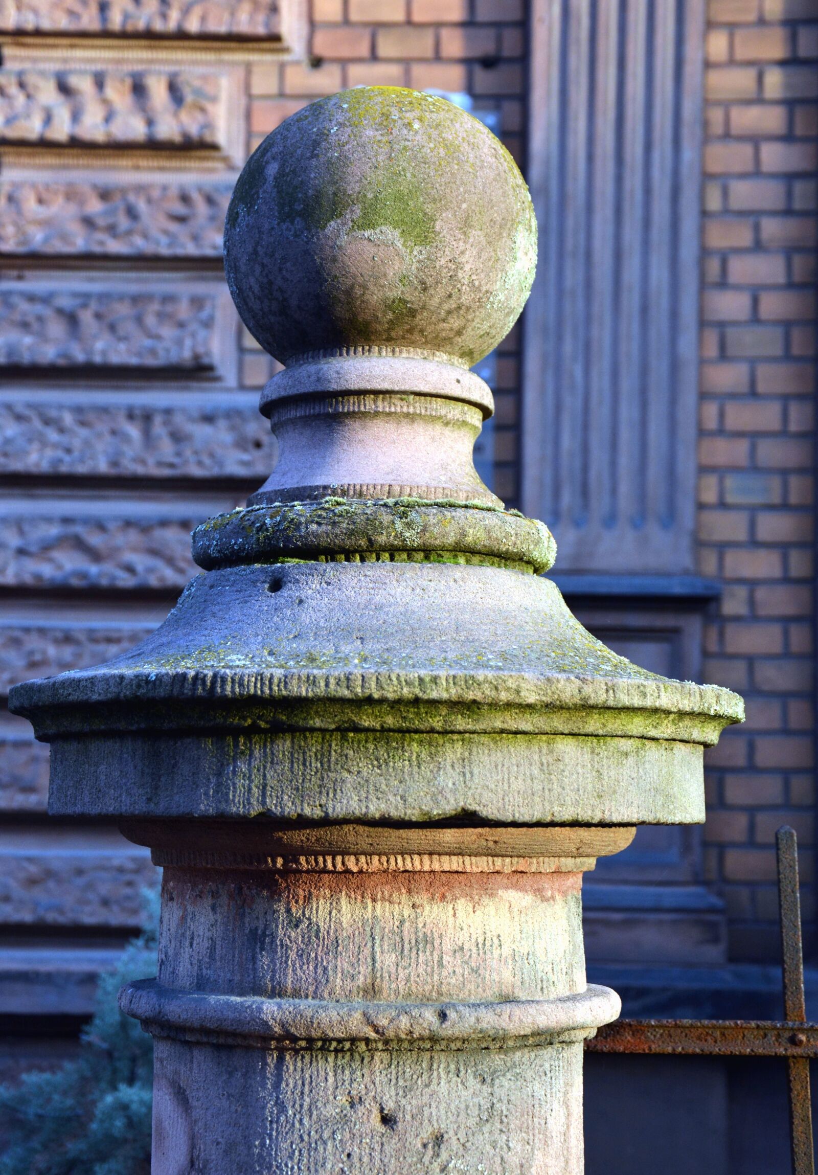 Nikon D5200 sample photo. Concrete, pillar, ball, moss photography
