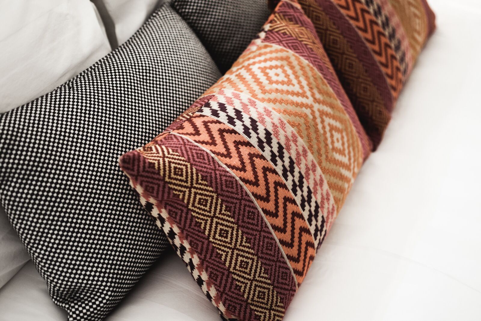 Nikon D5300 sample photo. Pillows, pattern, bed photography
