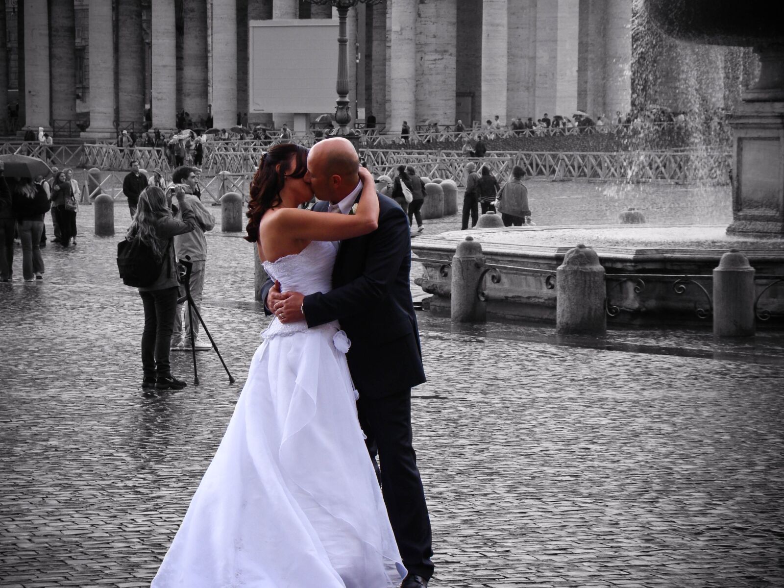 Sony Cyber-shot DSC-H50 sample photo. Grooms, rome, wedding photography