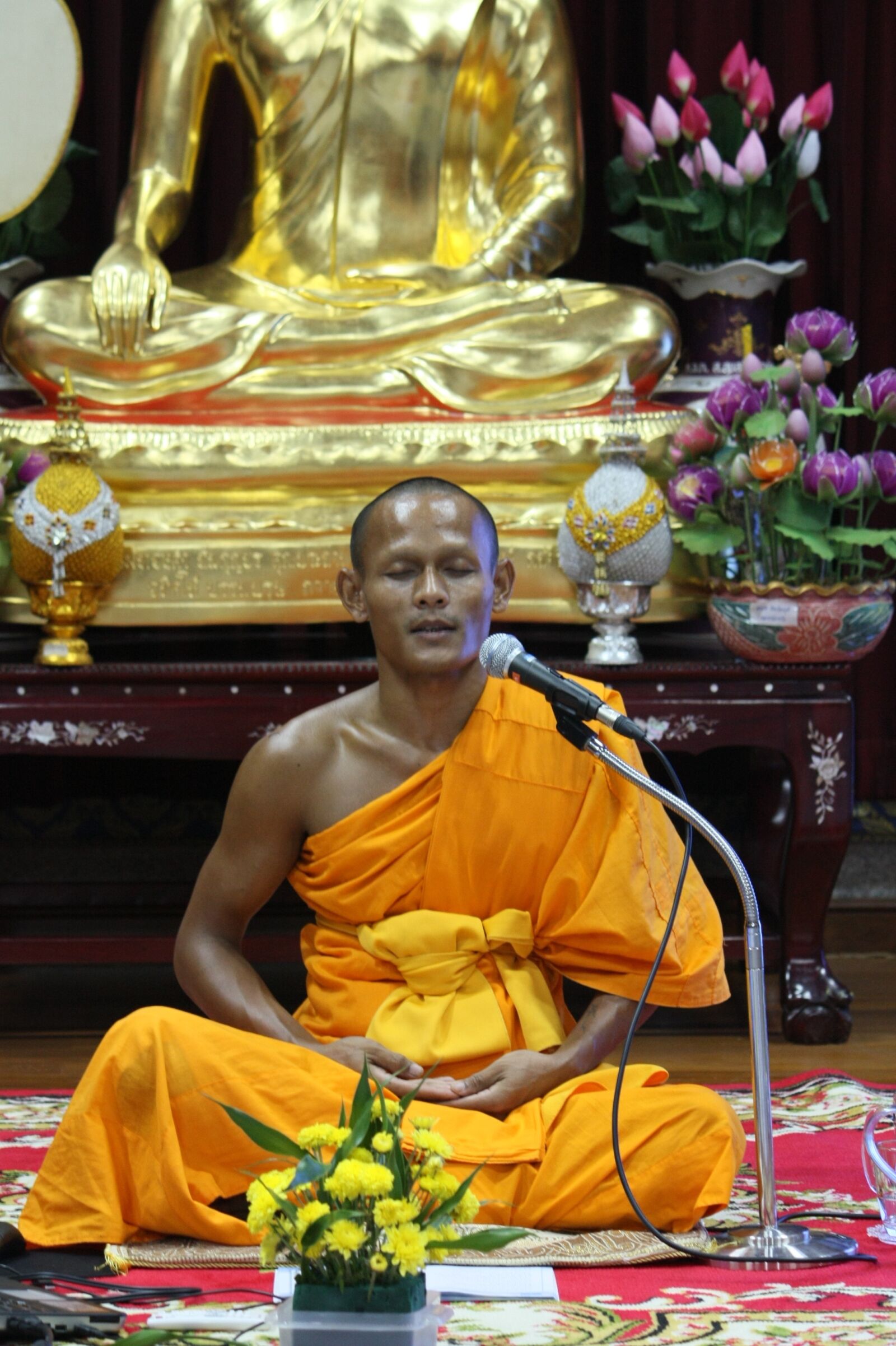 Canon EOS 450D (EOS Rebel XSi / EOS Kiss X2) sample photo. Buddhist, monk, meditation photography