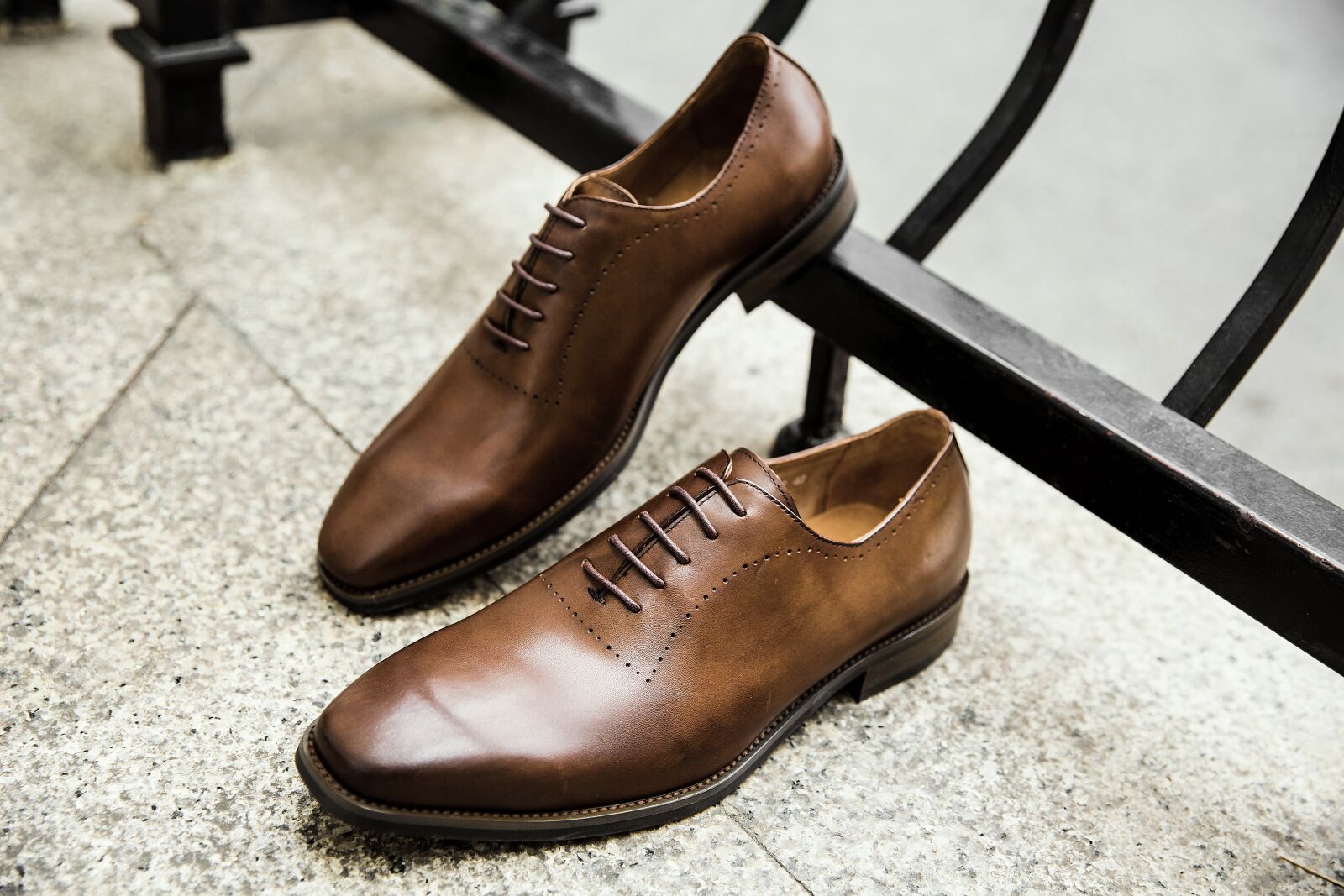 Canon EF 24-70mm F2.8L II USM sample photo. Shoes men, shoe, shine photography