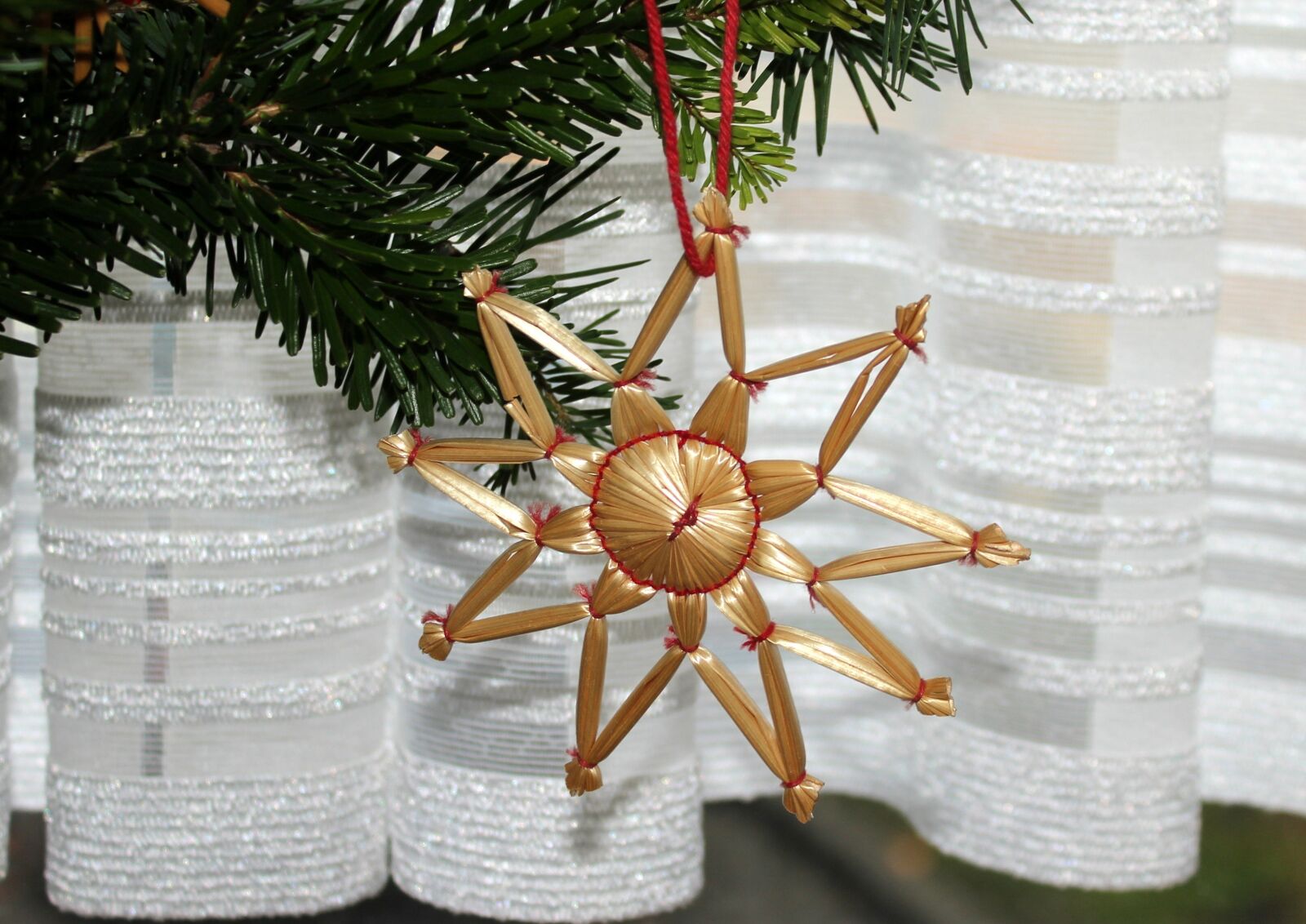 Canon EOS 1200D (EOS Rebel T5 / EOS Kiss X70 / EOS Hi) sample photo. Star, christmas, tree photography