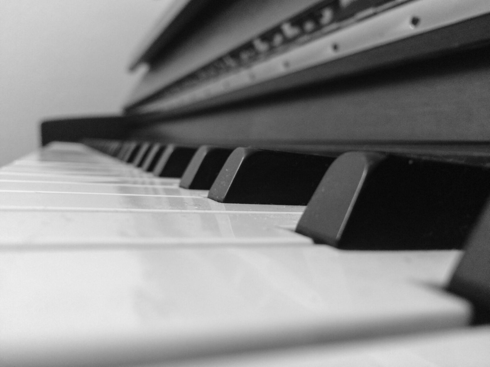 iPhone 5s back camera 4.15mm f/2.2 sample photo. Bw, music, piano photography
