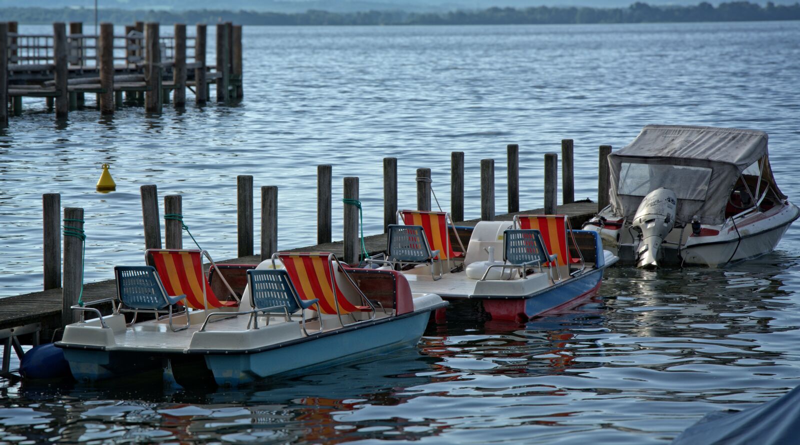18.0-105.0mm f/3.5-f/5.6 sample photo. Boats, anchorage, lake photography