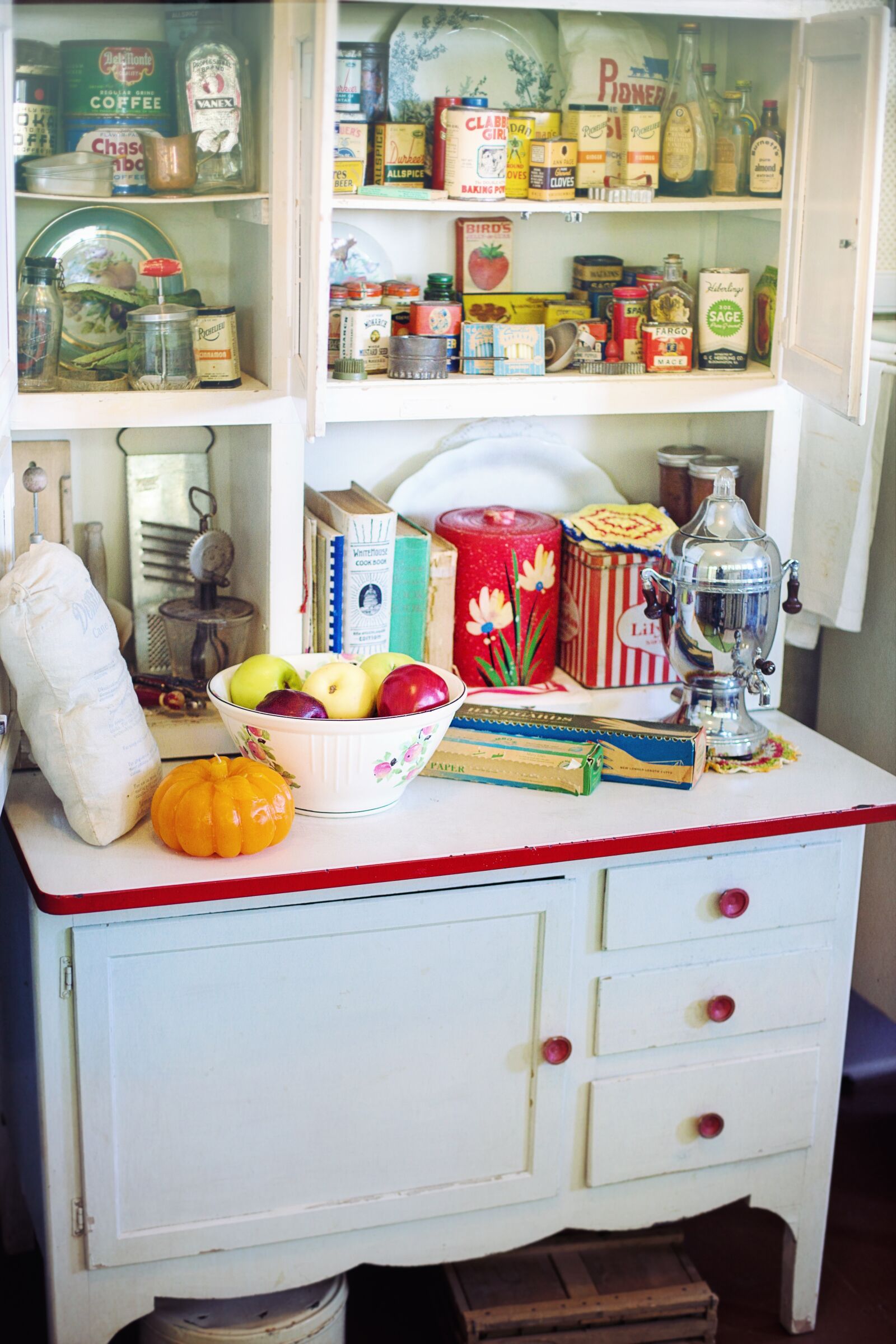 Canon EF 50mm F1.4 USM sample photo. Retro kitchen, vintage cupboard photography