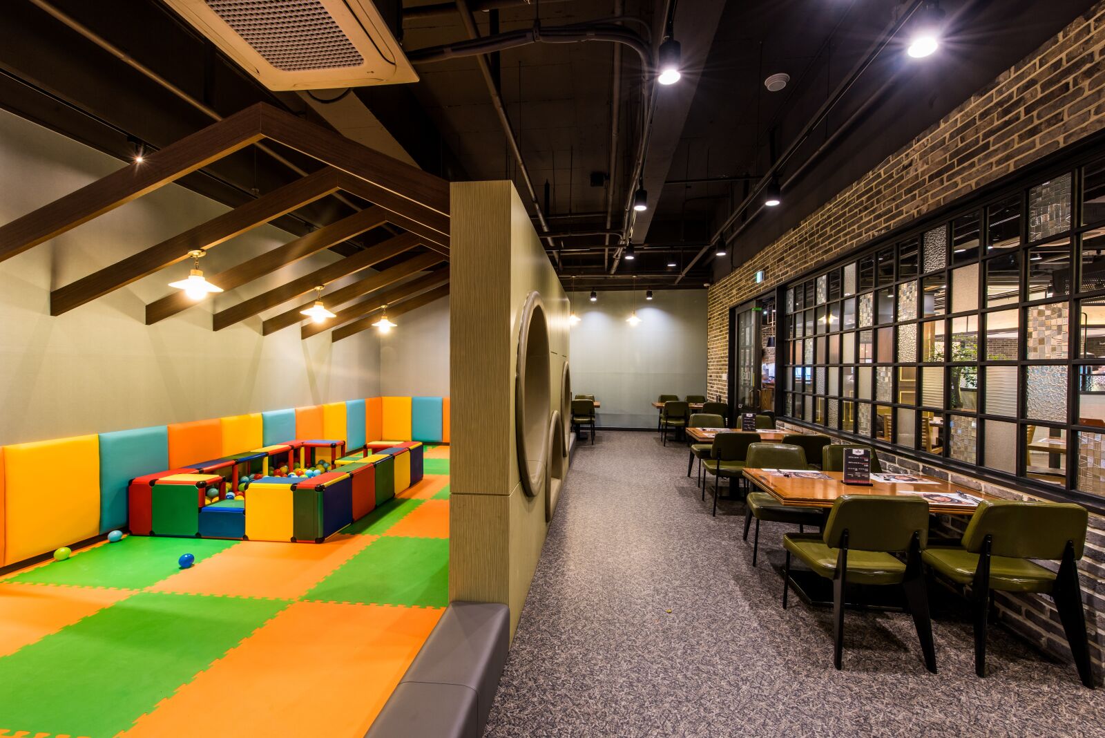 Nikon D810 sample photo. Restaurant, daycare, playground photography