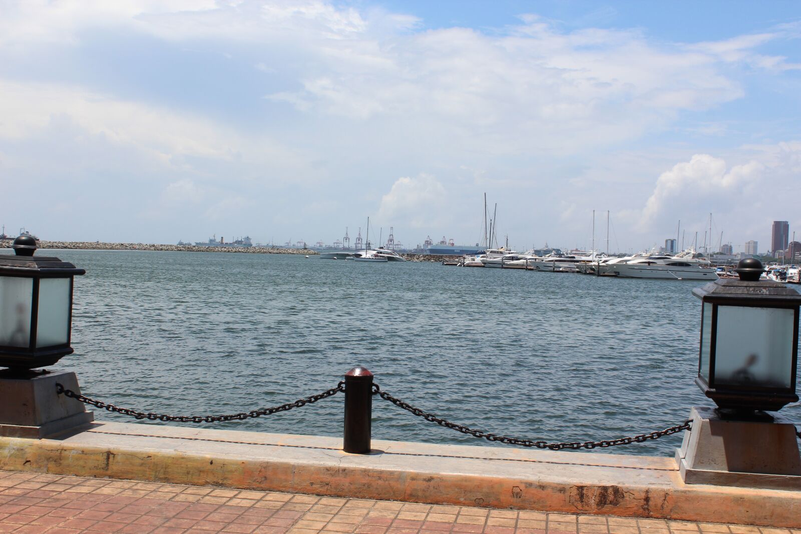 Canon EOS 600D (Rebel EOS T3i / EOS Kiss X5) sample photo. Yacht, sky, clouds photography