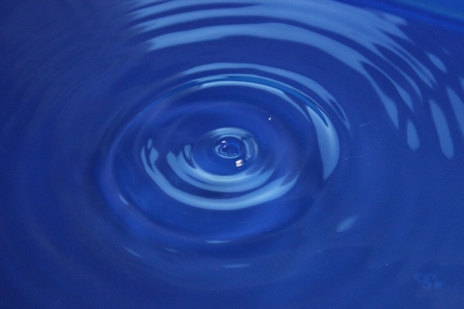 Canon EOS 600D (Rebel EOS T3i / EOS Kiss X5) sample photo. Cleaner, purity, water photography