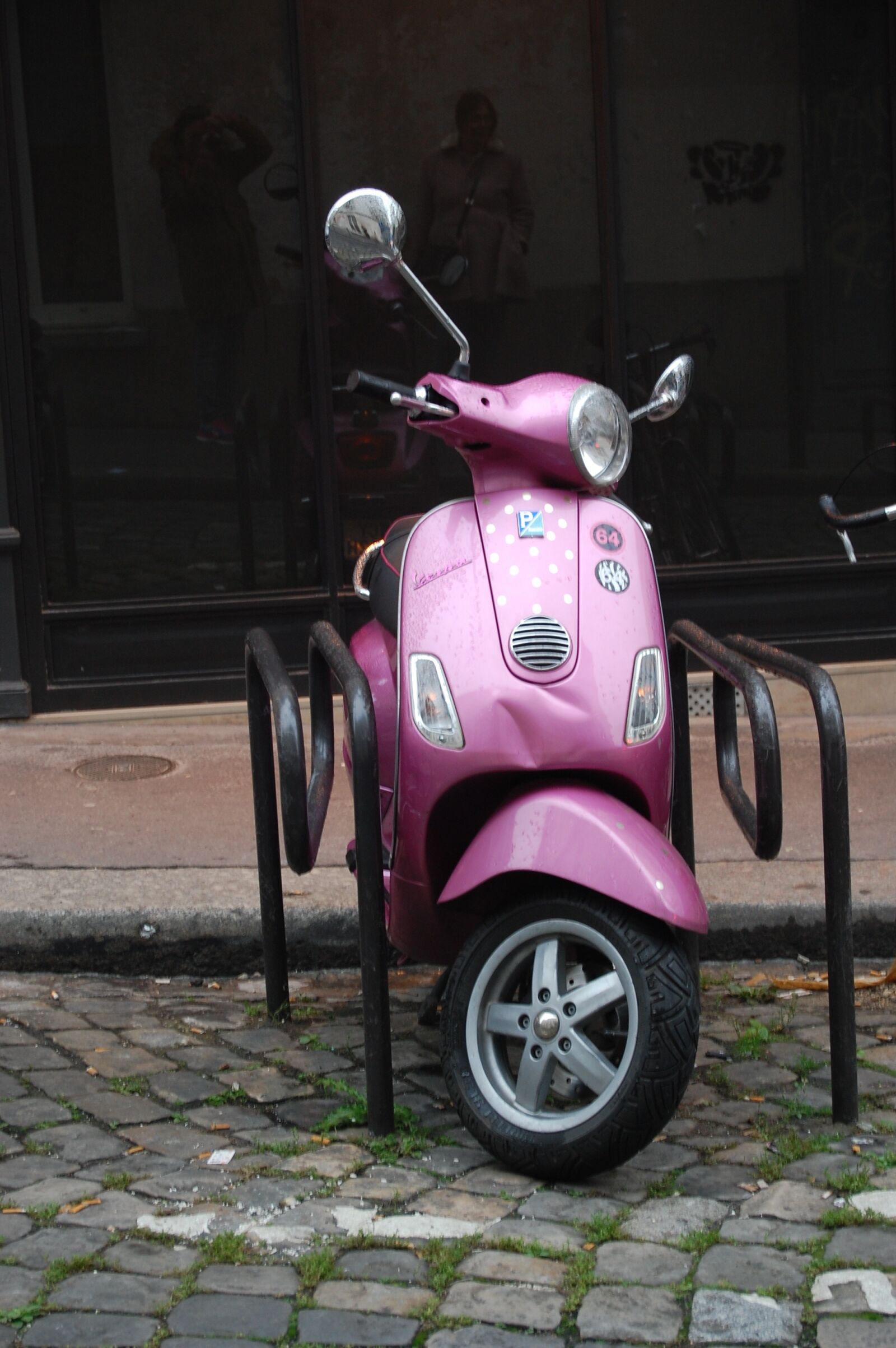 Nikon D40 sample photo. Pink, moped, scooter photography