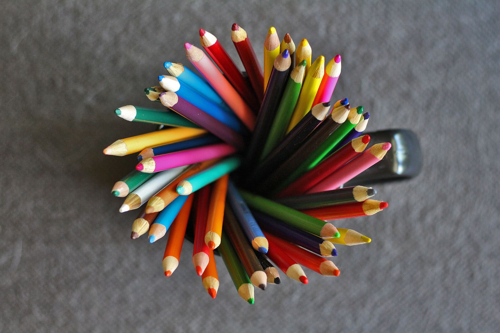 Canon EOS 700D (EOS Rebel T5i / EOS Kiss X7i) sample photo. Pencils, colored pencils, color photography