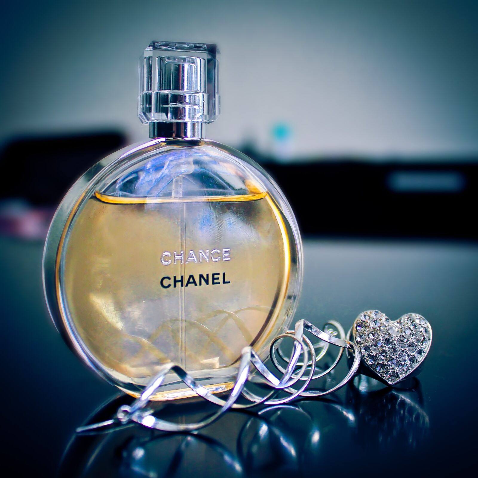 Canon EF-S 18-55mm F3.5-5.6 IS sample photo. Glass, sphere, glitter photography