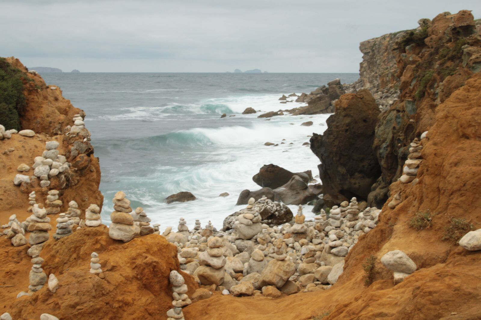 Canon EOS 500D (EOS Rebel T1i / EOS Kiss X3) sample photo. Coast, atlantic, stone figures photography