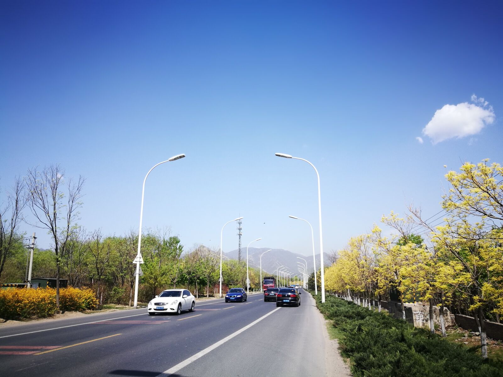 HUAWEI P9 sample photo. Sky, highway, automotive photography