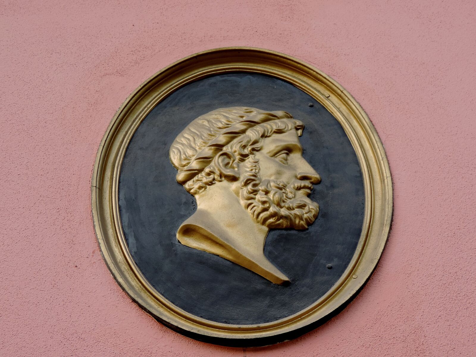Nikon Coolpix P520 sample photo. Art, baroque, bust, wall photography