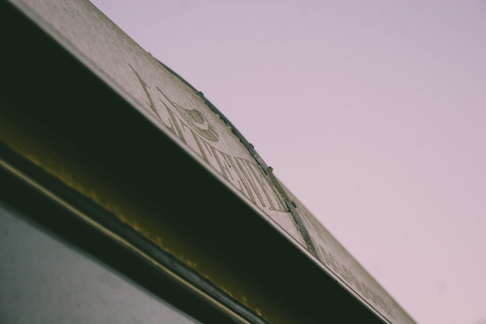 Canon EOS 20D sample photo. Caravan, roof, sky, window photography