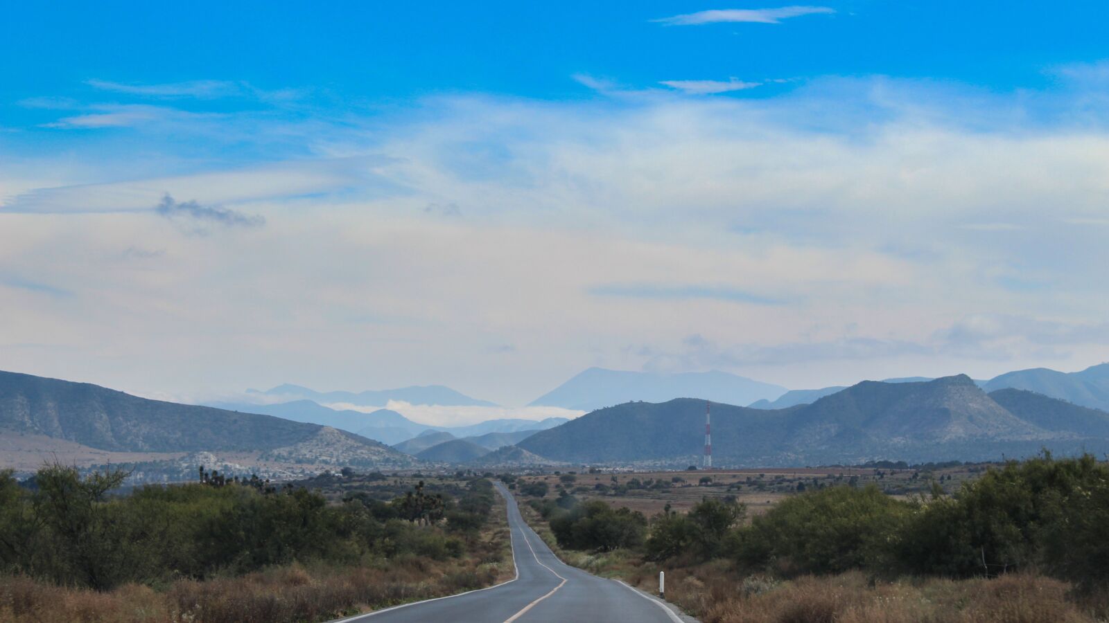 Canon EOS 1300D (EOS Rebel T6 / EOS Kiss X80) sample photo. Road, sky, landscape photography
