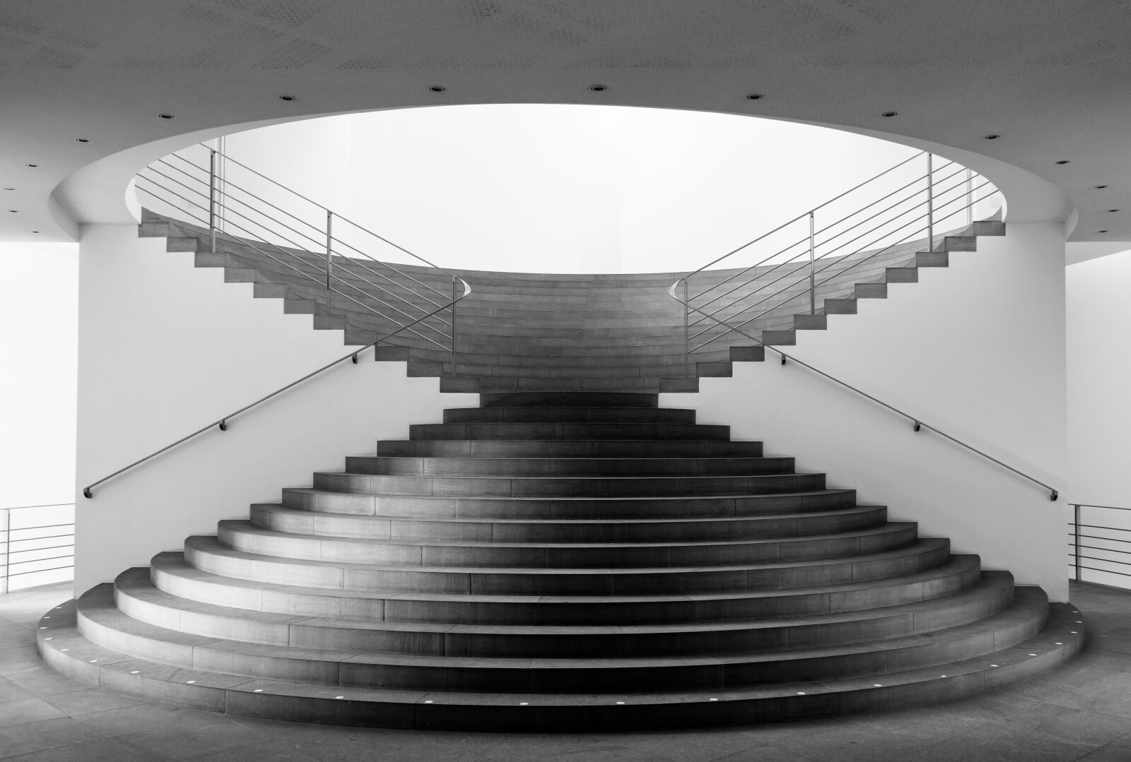 Canon EOS 80D + Canon EF-S 18-135mm F3.5-5.6 IS STM sample photo. Stairs, the kunstmuseum bonn photography