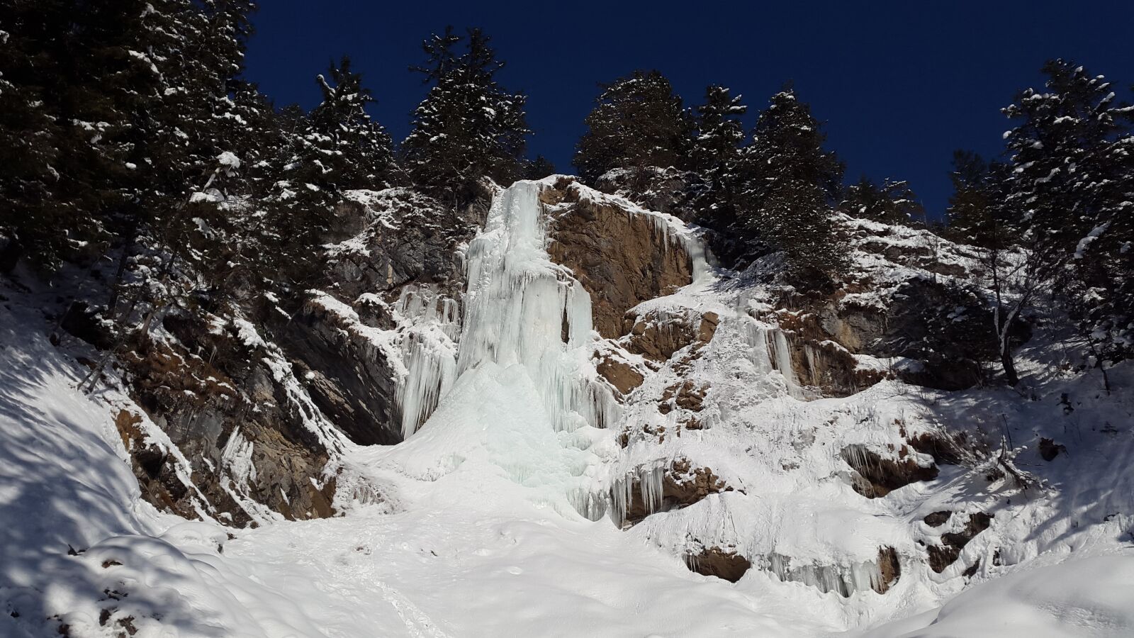 Samsung Galaxy Alpha sample photo. Icicle, waterfall, ice photography