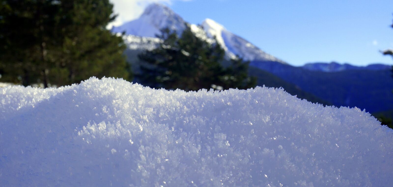 Sony E 16-50mm F3.5-5.6 PZ OSS sample photo. Snow, mountains, winter photography