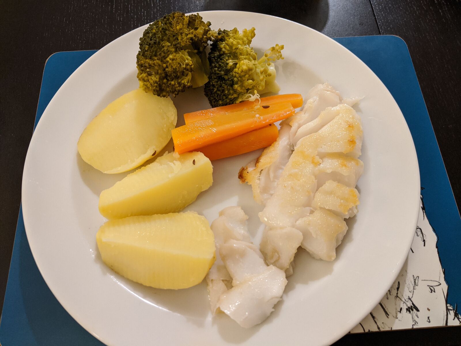 Google Pixel 2 XL sample photo. Fish, broccoli, kratoffel photography