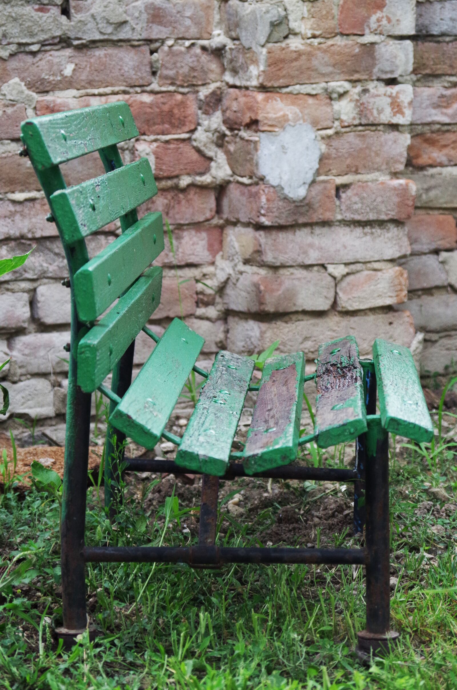 Pentax K-500 sample photo. Old, bench, odratá photography