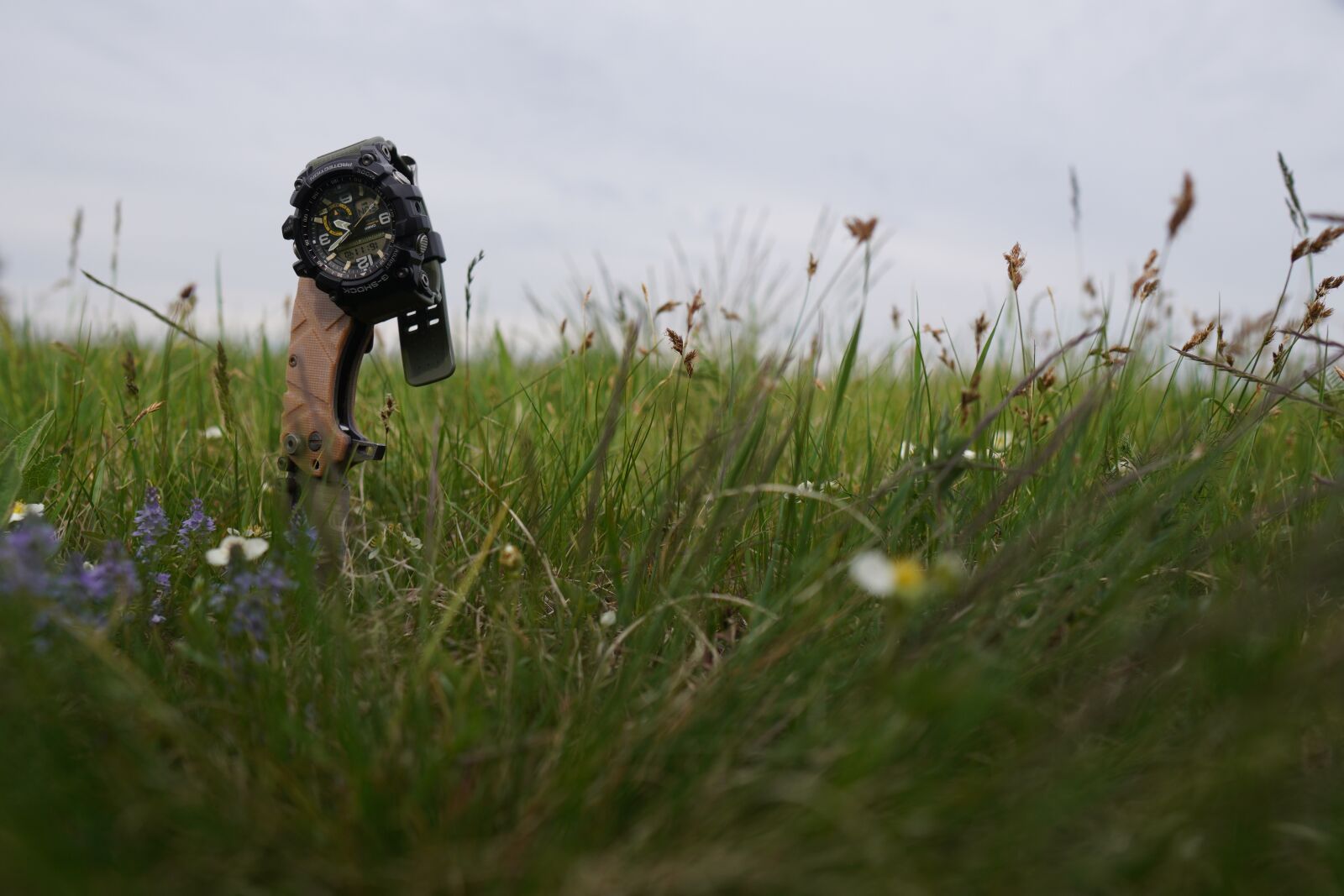 Sony a6400 + Sigma 16mm F1.4 DC DN | C sample photo. Casio, hours, a watch photography