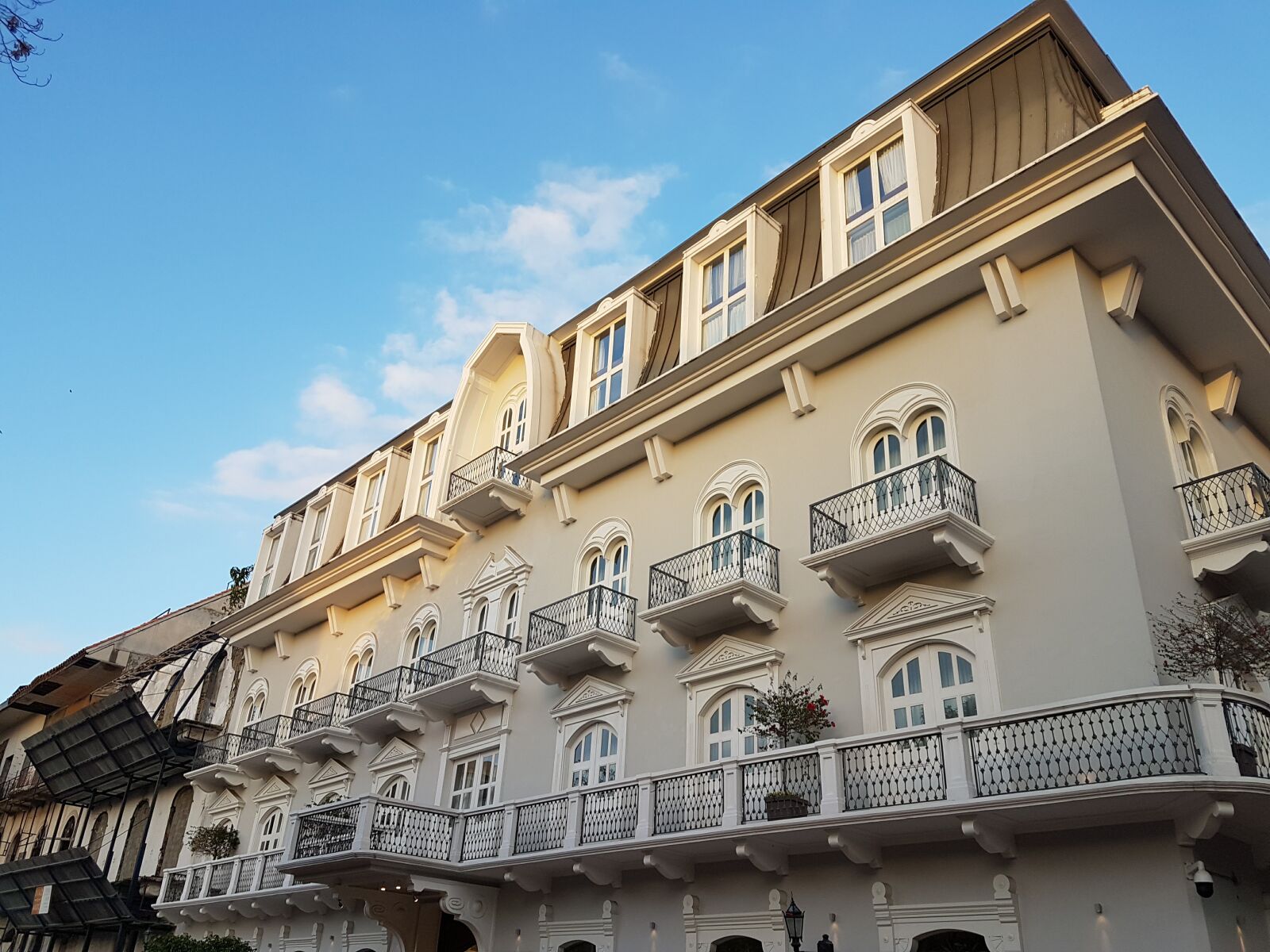 Samsung Galaxy S7 Edge sample photo. Hotel, luxury, old building photography