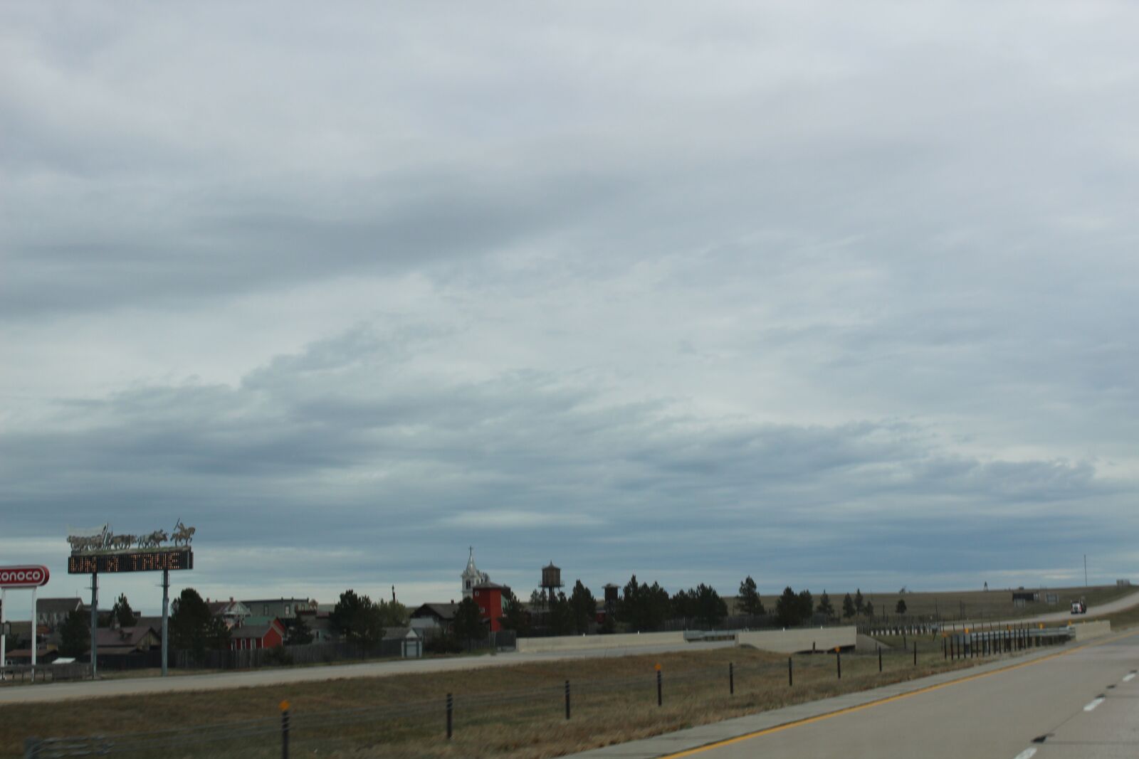 Canon EOS 1200D (EOS Rebel T5 / EOS Kiss X70 / EOS Hi) sample photo. Sky, roadside, green photography