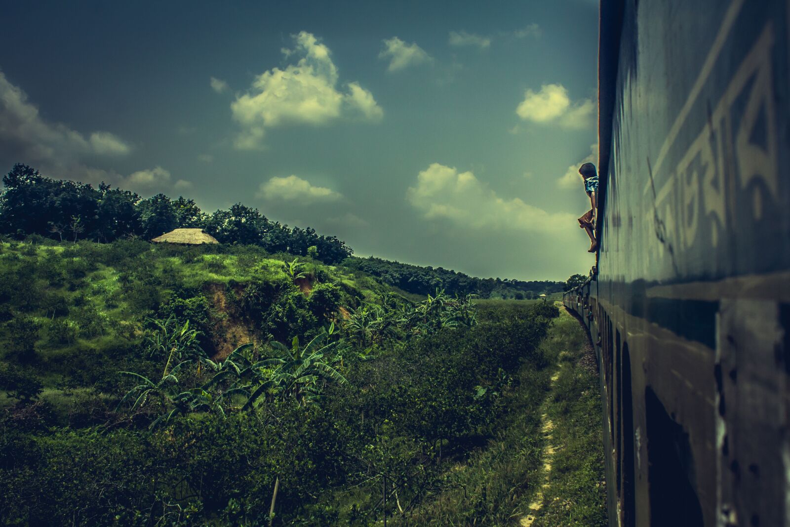 Canon EOS 60D sample photo. Train, bangladesh, travel photography