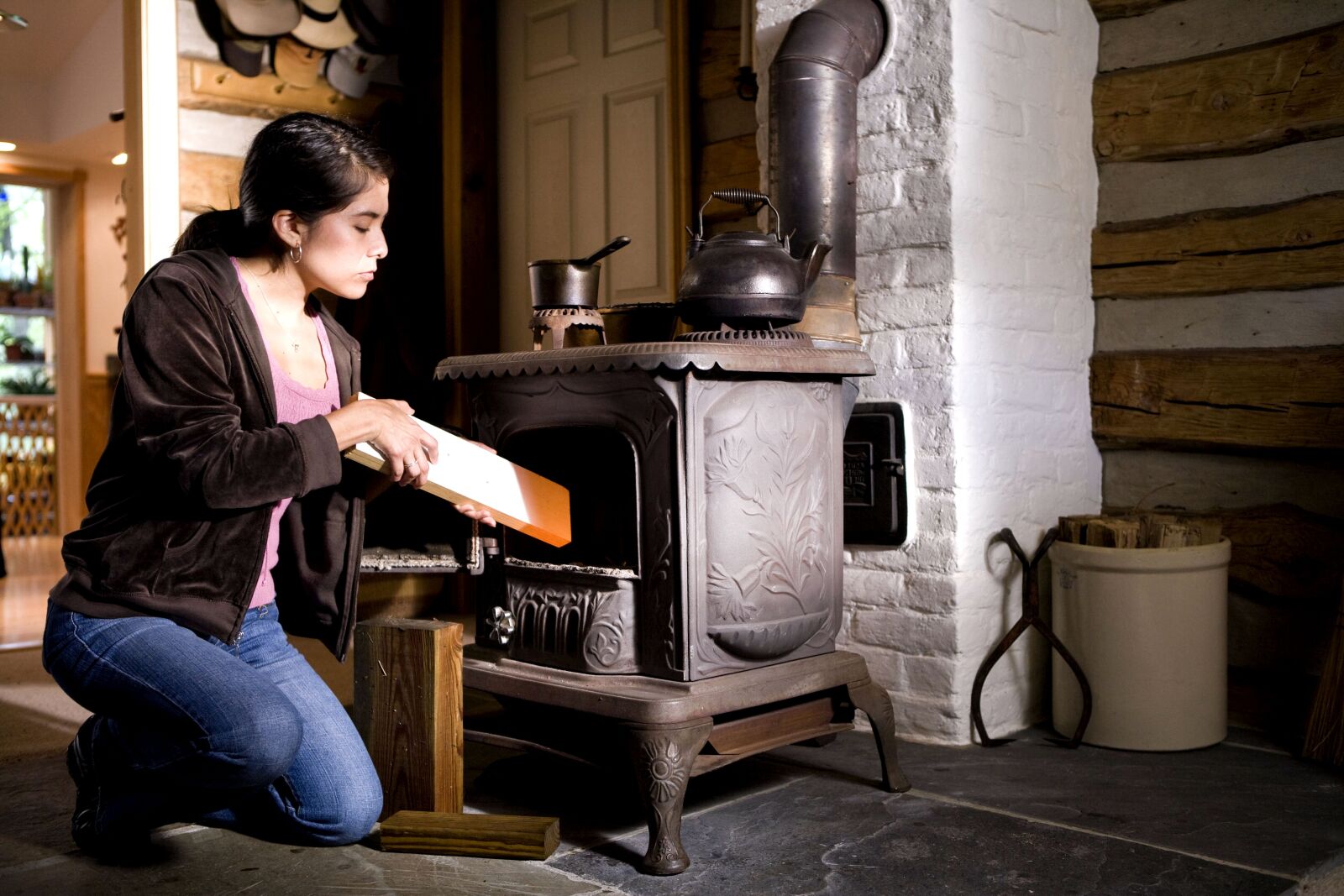Canon EOS-1Ds Mark II sample photo. Woman, safely, operate, wood photography