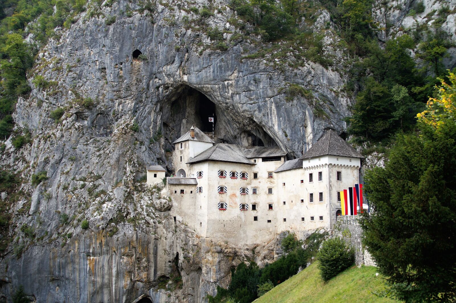 Sony SLT-A58 sample photo. Predjama, predjamski grad, castle photography