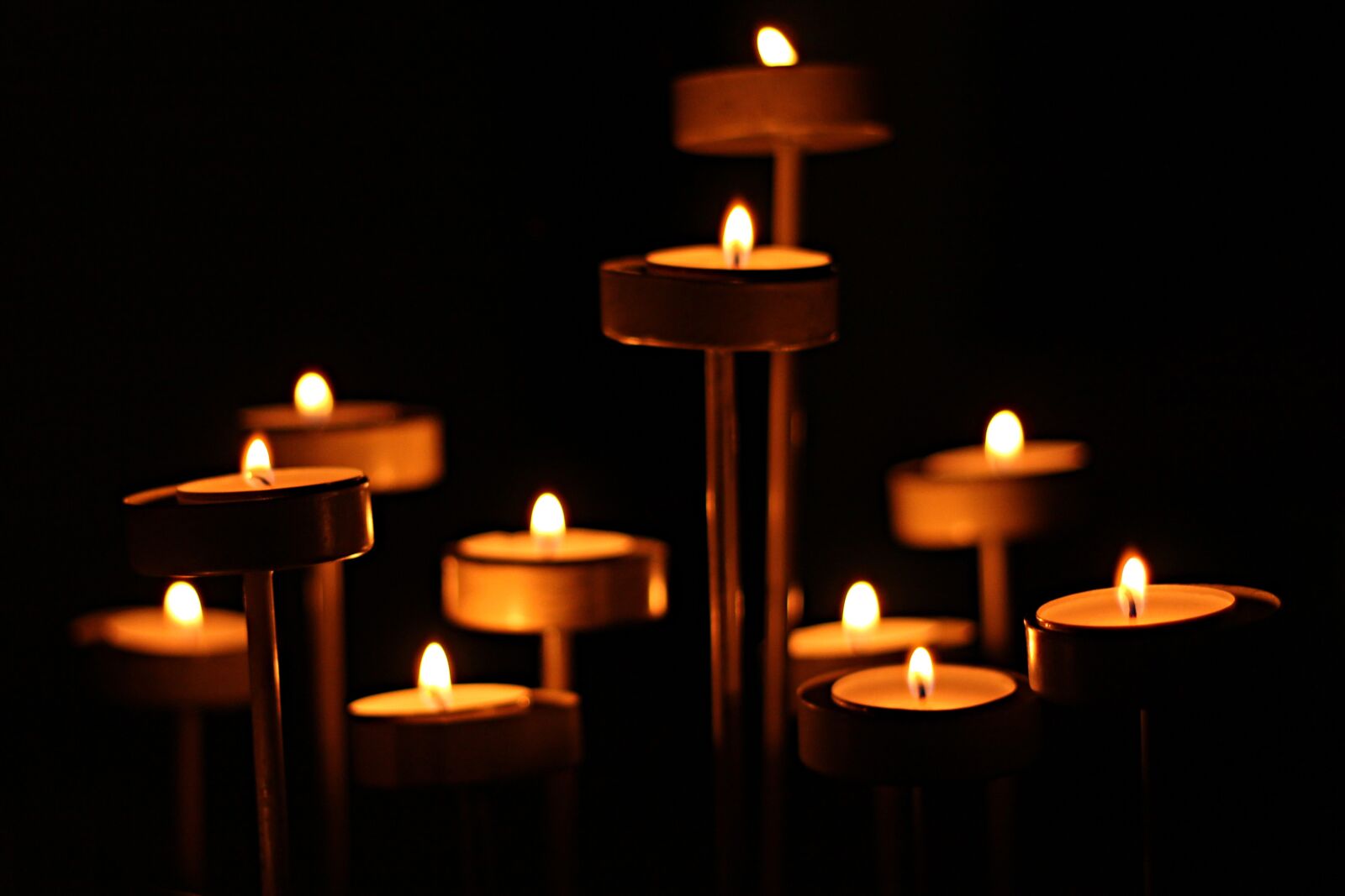 Canon EOS 1300D (EOS Rebel T6 / EOS Kiss X80) + Canon EF 50mm F1.8 STM sample photo. Candle, atmosphere, mood photography