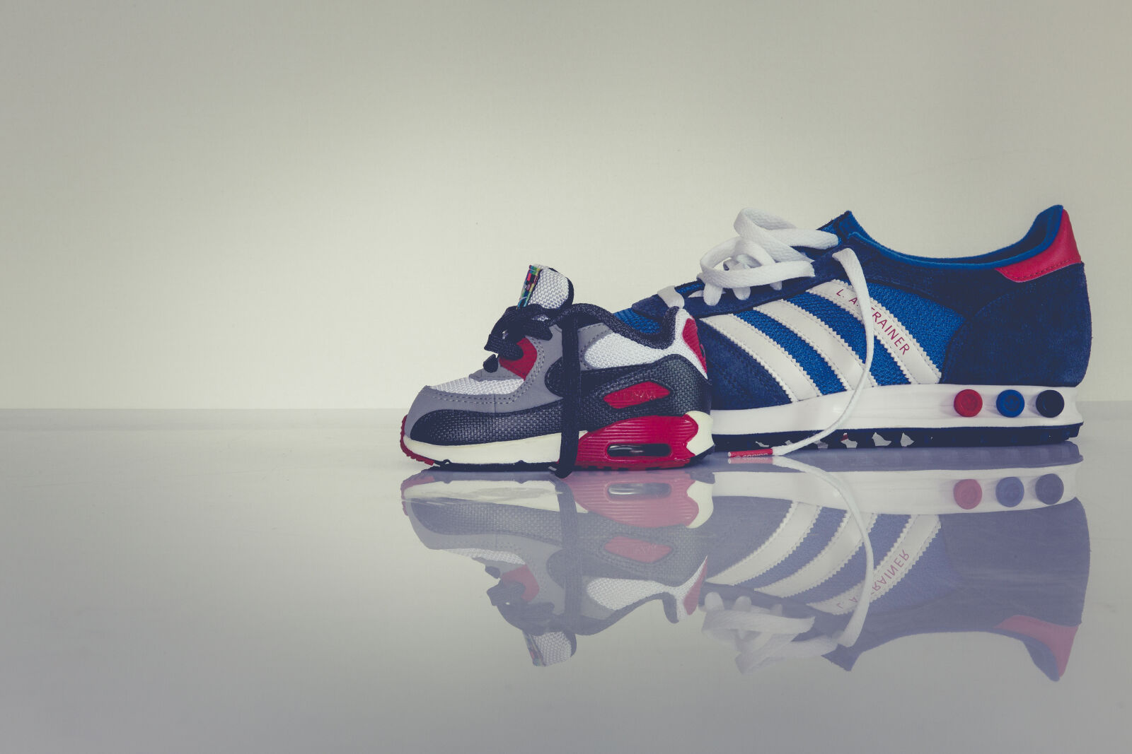 Canon EF 24-70mm F2.8L II USM sample photo. Fashion, red, blue, shoes photography