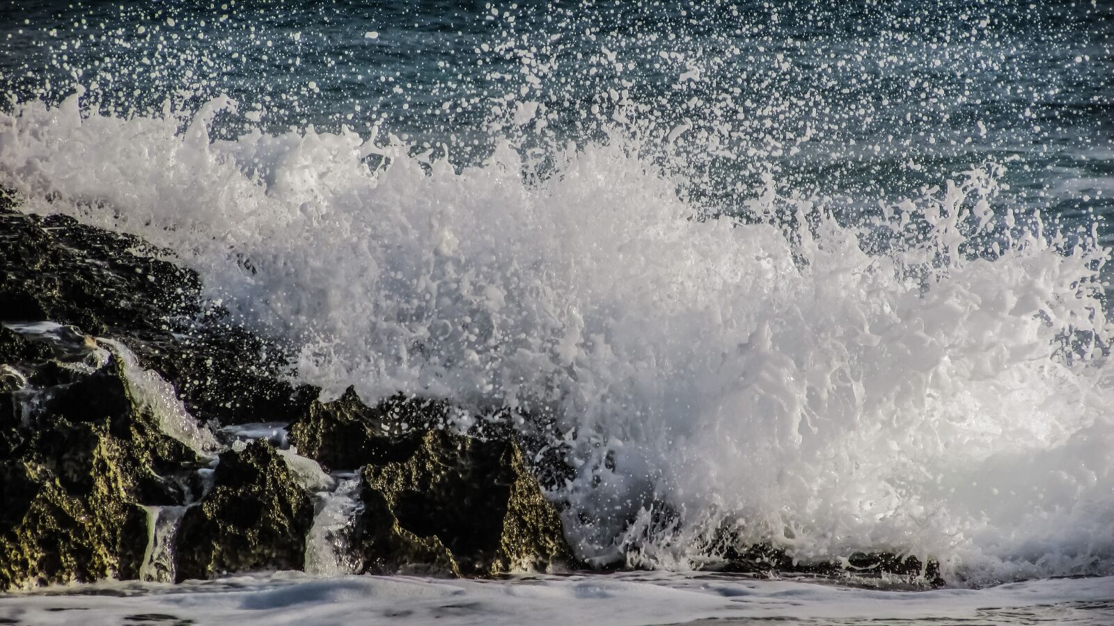 Canon PowerShot SX400 IS sample photo. Waves, rocky coast, smashing photography