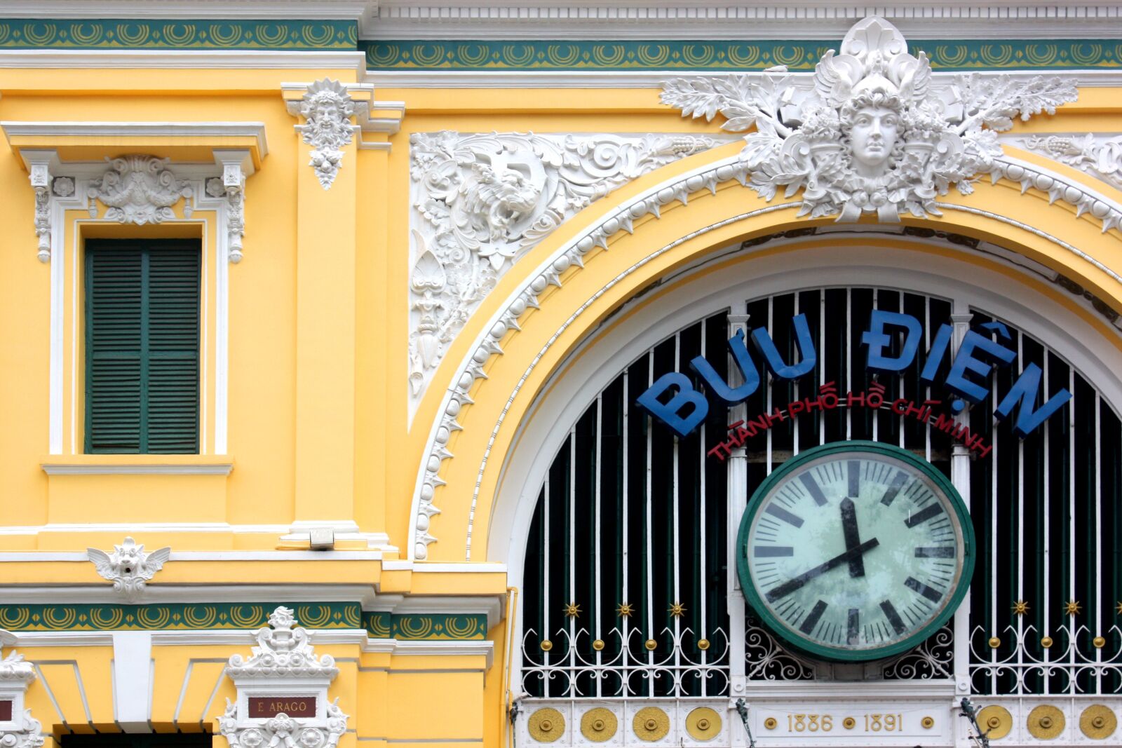 Canon EOS 450D (EOS Rebel XSi / EOS Kiss X2) sample photo. Train station, clock, architecture photography