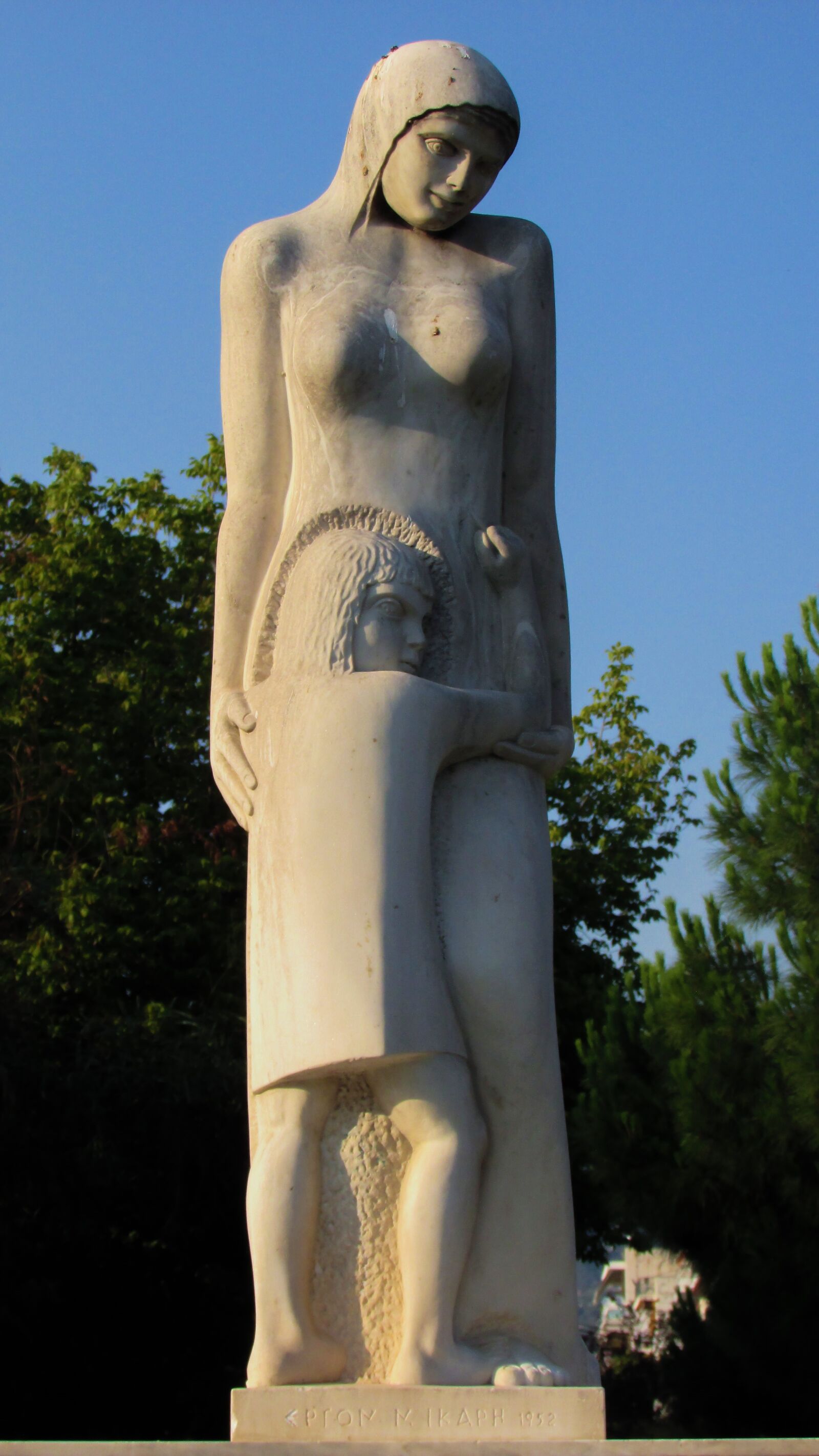 Canon PowerShot SX400 IS sample photo. Mother, statue, park photography